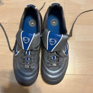 Nike volant cleats, never worn